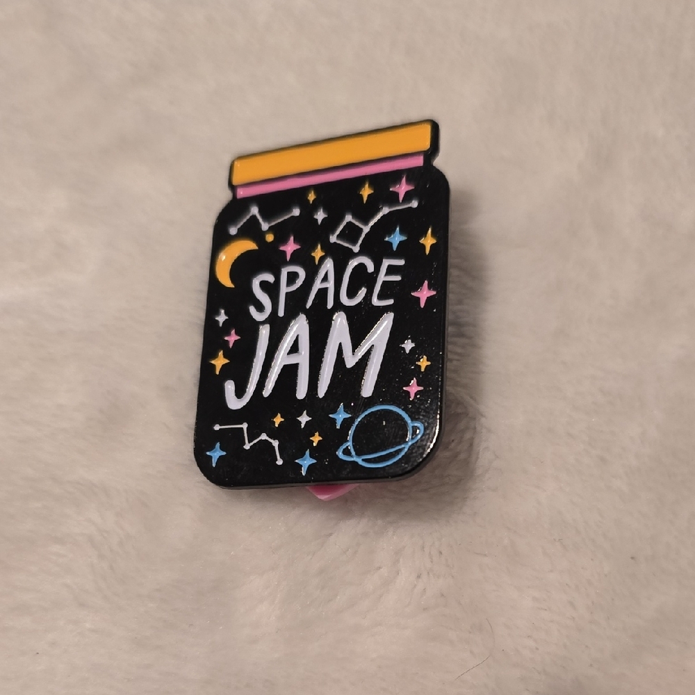 📌BUNDLES! 2 FOR $8 OR 3 FOR $10 Space Jam Enamel Pin